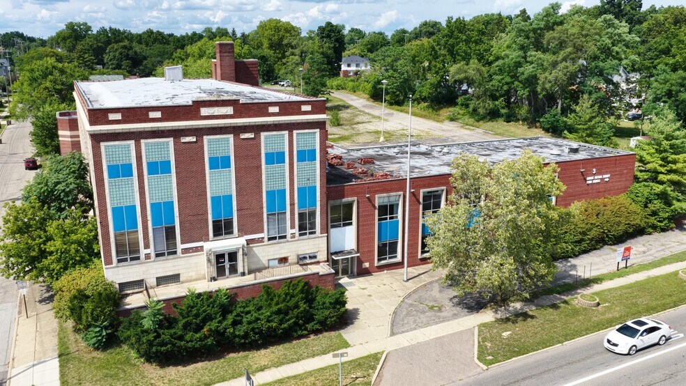 Primary Photo Of 131 University Dr, Pontiac Health Club For Sale