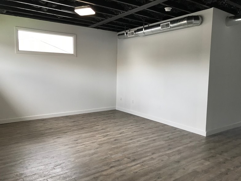 More Photos Of 823 E 66th St, Savannah Medical For Sale