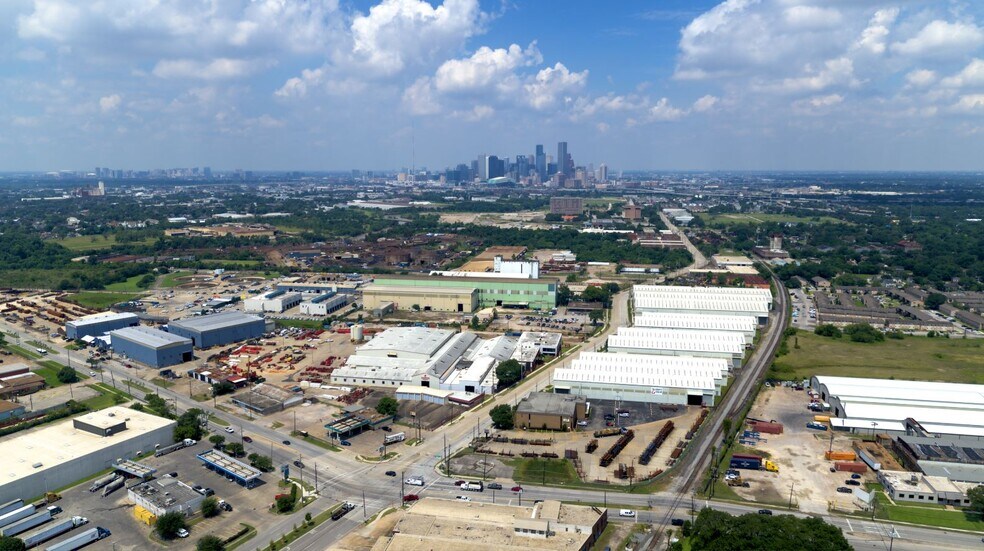 More Photos Of 5311 Clinton Dr, Houston Warehouse For Lease