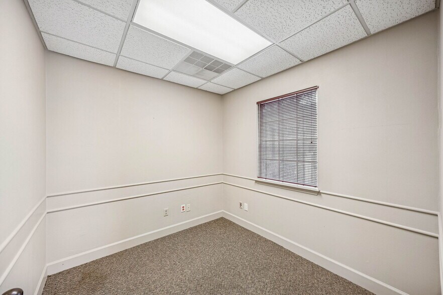 More Photos Of 1888 14th St S, Fernandina Beach Office For Sale