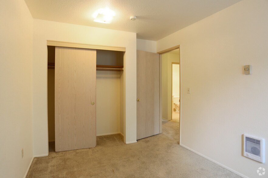 More Photos Of 805 NE Kane Dr, Gresham Apartments For Sale