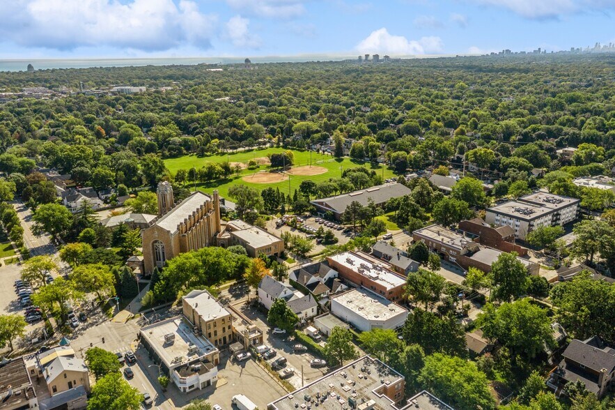 More Photos Of 819 Ridge Rd, Wilmette Freestanding For Sale
