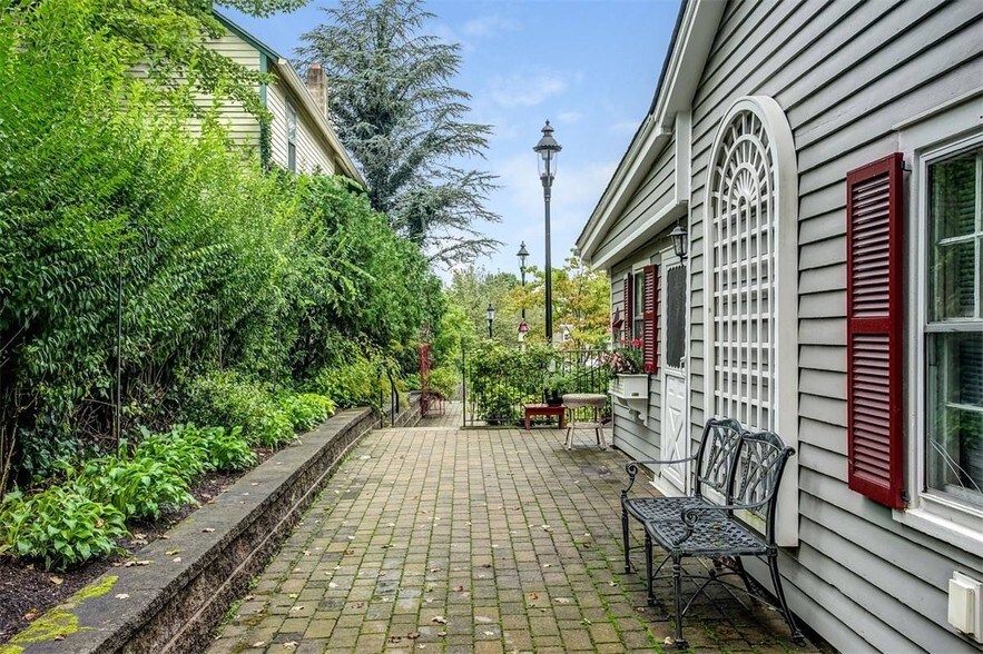 More Photos Of 20 Lewis St, Basking Ridge Freestanding For Lease