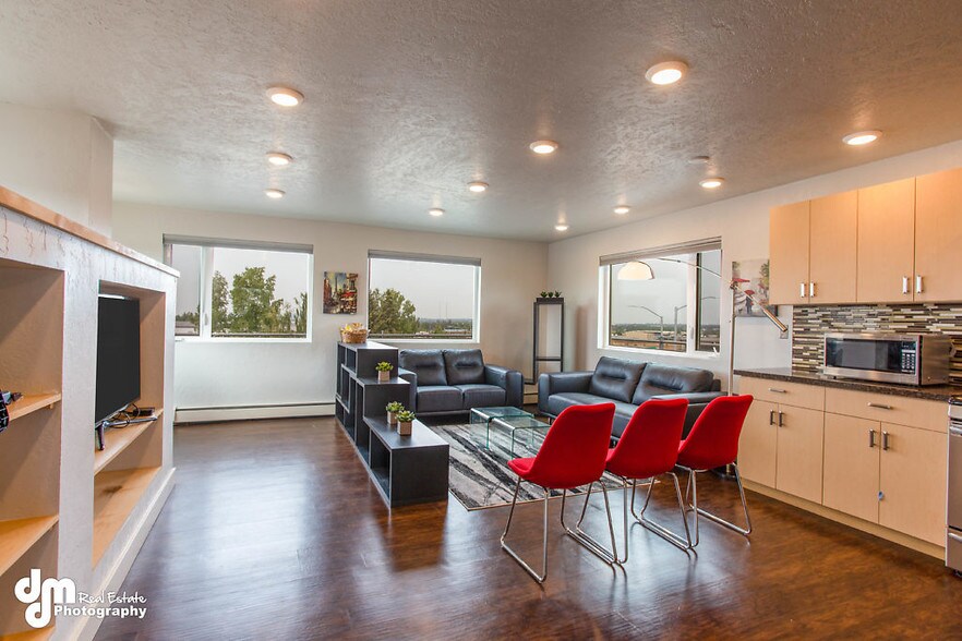 More Photos Of 8801-8811 Toloff St, Anchorage Office For Sale