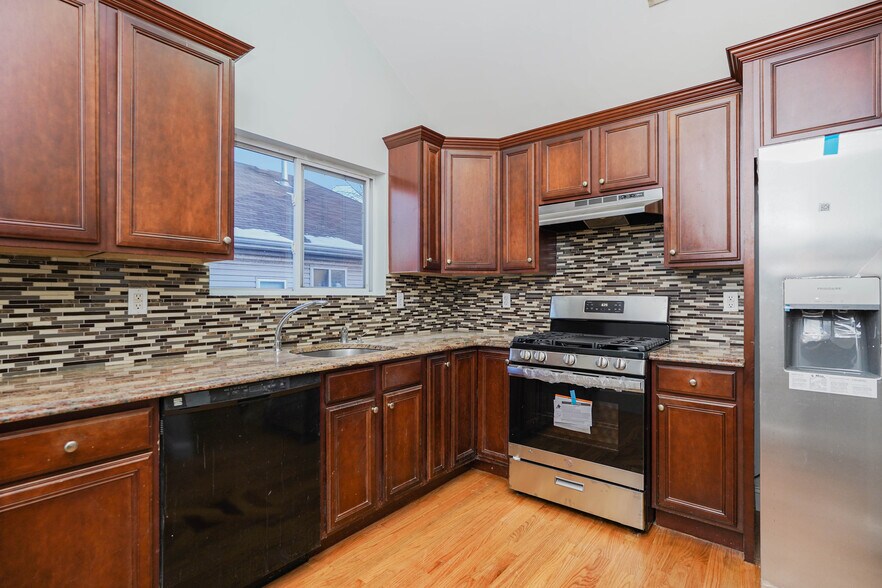 More Photos Of 1330-1332 Rockland Ave, Staten Island Medical For Sale