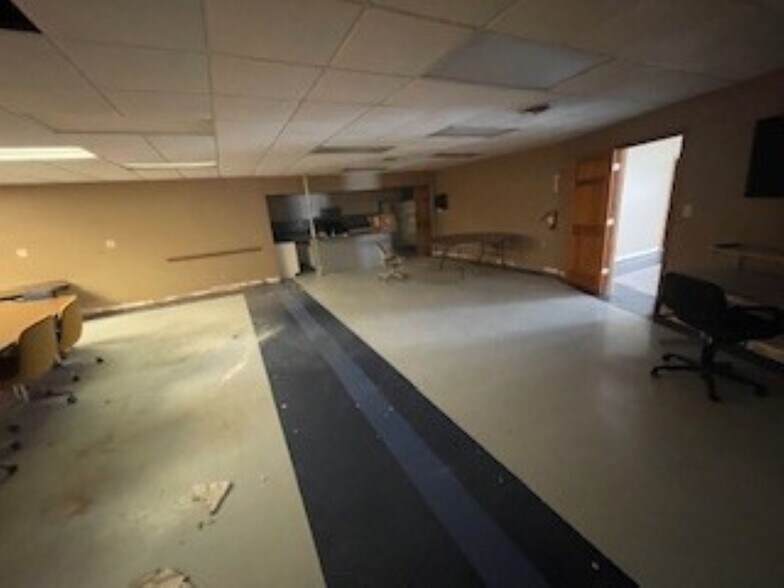 More Photos Of 1600 N Main St, Georgetown Industrial For Sale