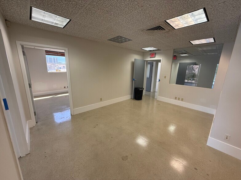 More Photos Of 2434 Hollywood Blvd, Hollywood Office For Sale