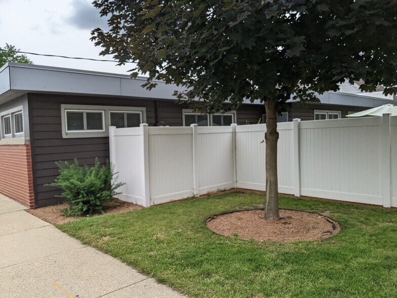More Photos Of 302 N 3rd St, Watertown Office For Sale