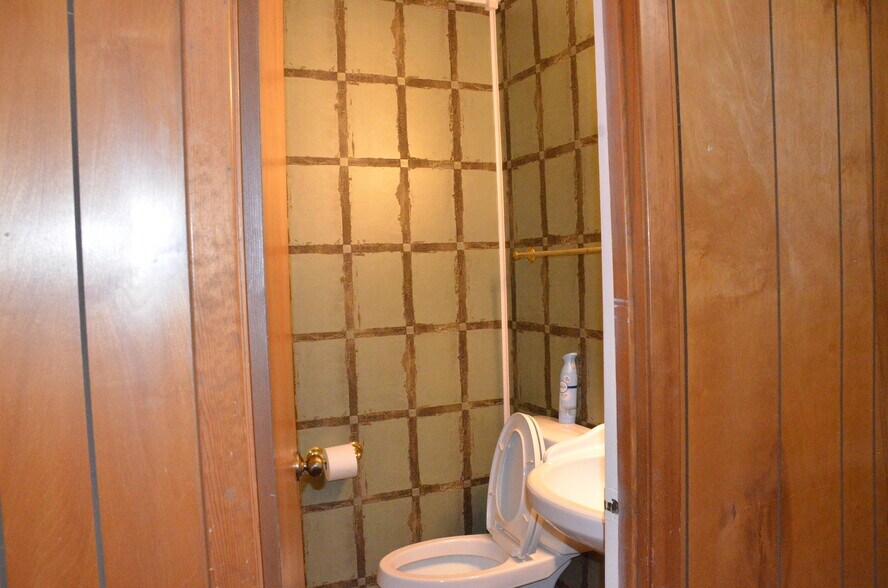 More Photos Of 212 E Houston St, Cleveland Office For Lease