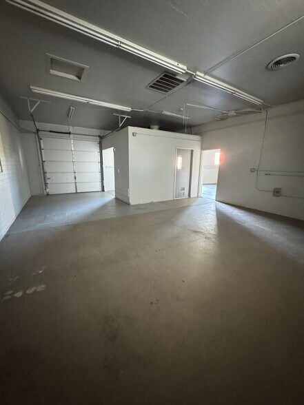 More Photos Of 17648 N 32nd St, Phoenix Warehouse For Lease
