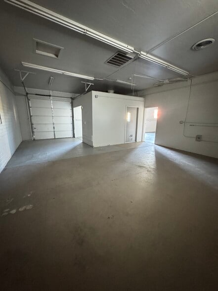 More Photos Of 17648 N 32nd St, Phoenix Warehouse For Lease