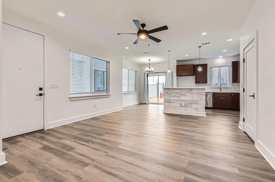 More Photos Of 6820 Blue Dawn Trl, Austin Apartments For Sale