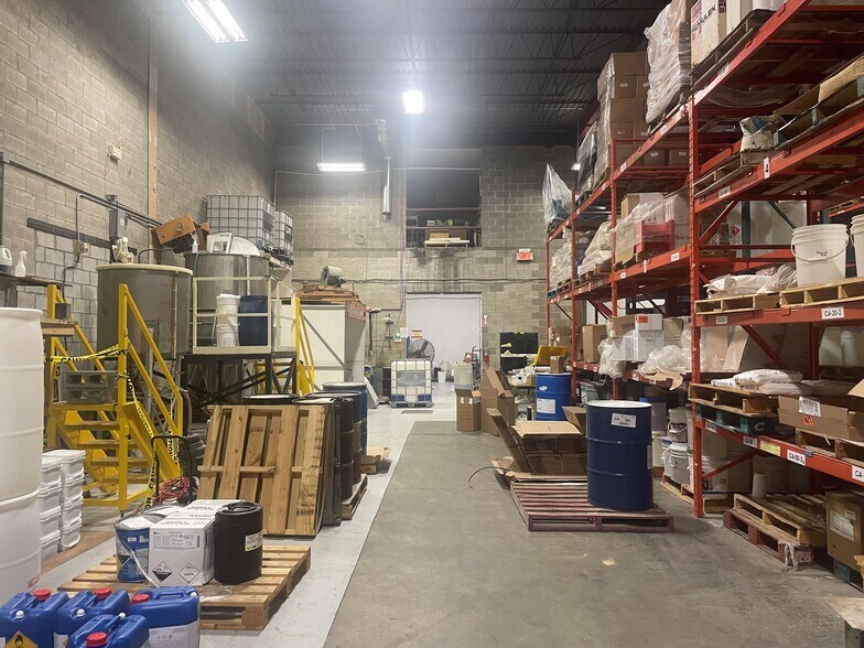 More Photos Of 5750-5850 Rue Cypihot, Montréal Warehouse For Lease