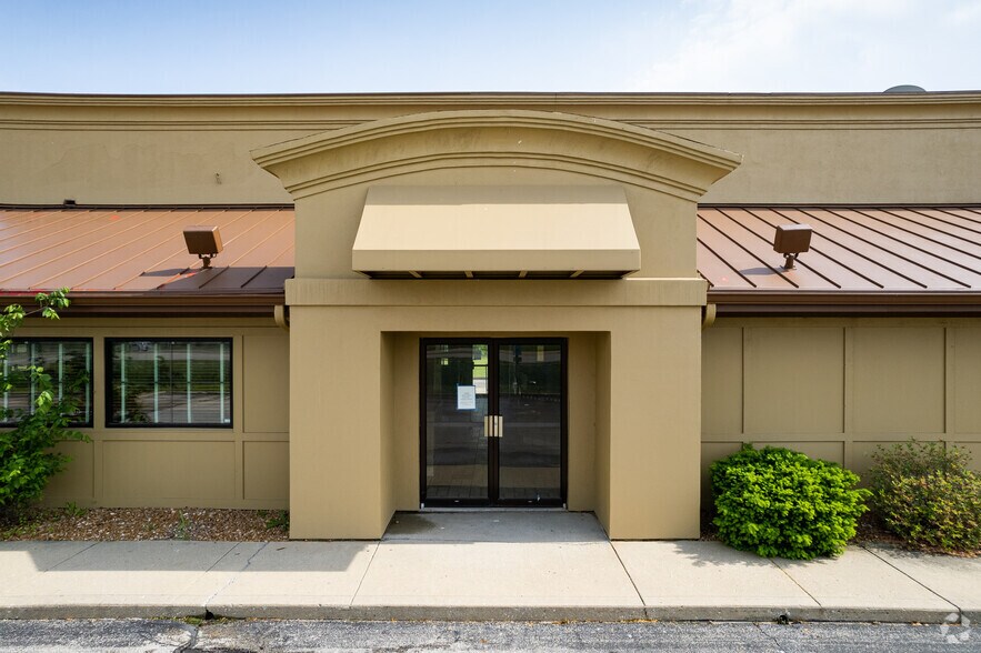 More Photos Of 1551 W Main St, Salem Fast Food For Sale