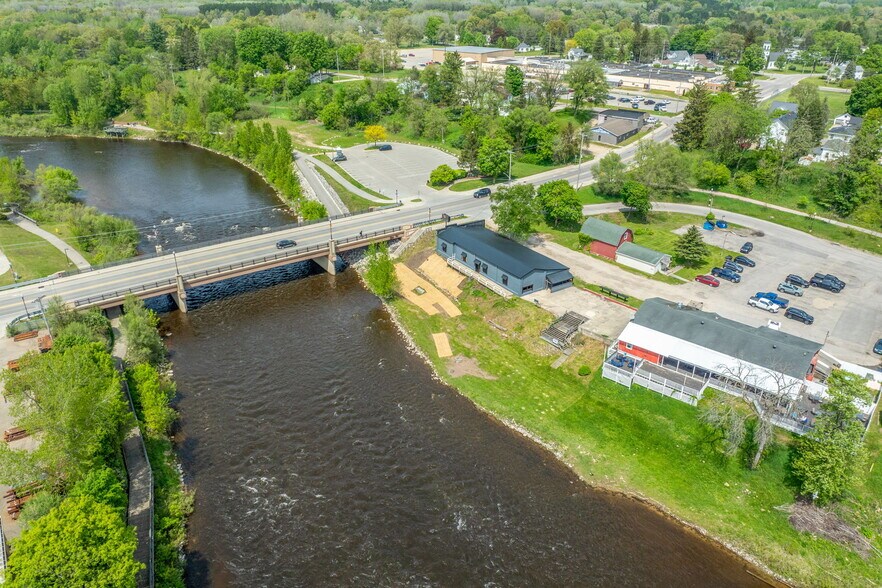 More Photos Of 226 Baldwin St, Big Rapids Light Distribution For Sale