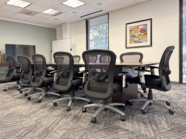 More Photos Of 950 Echo Ln, Houston Coworking Space