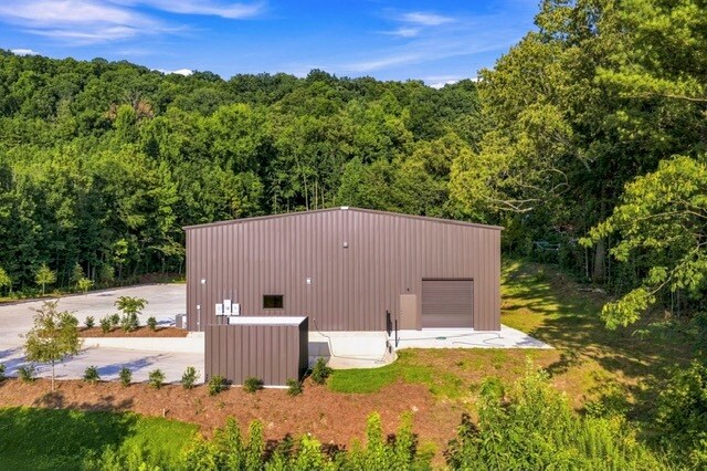 More Photos Of 300 Midridge Ln, Pelham Warehouse For Lease