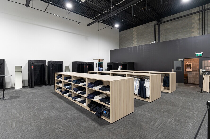 More Photos Of 8270-8310 Ch Devonshire, Mt Royal Unknown For Lease