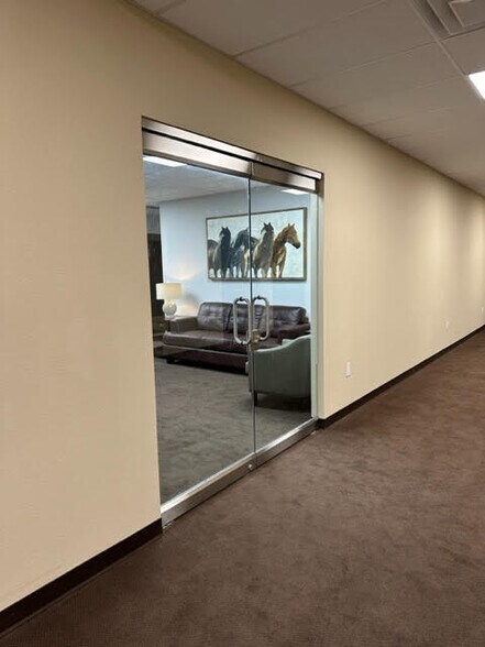 More Photos Of 231 W Main St, Denison Office For Lease