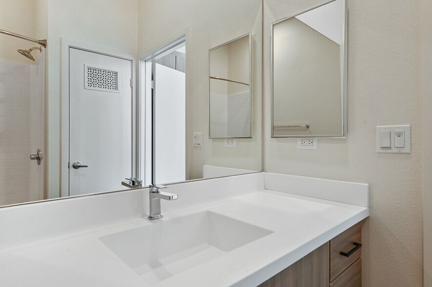 More Photos Of 611 Highland Ave, National City Apartments For Lease