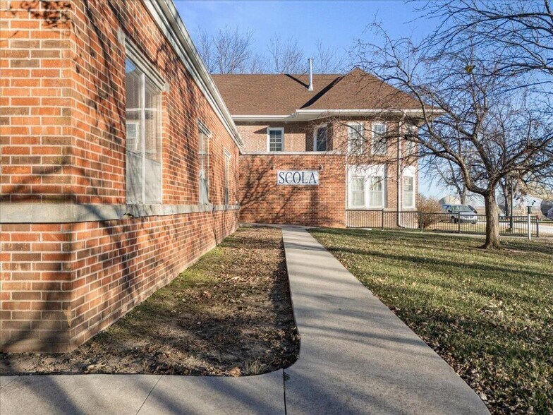 More Photos Of 21551 270th St, Mc Clelland Office For Sale