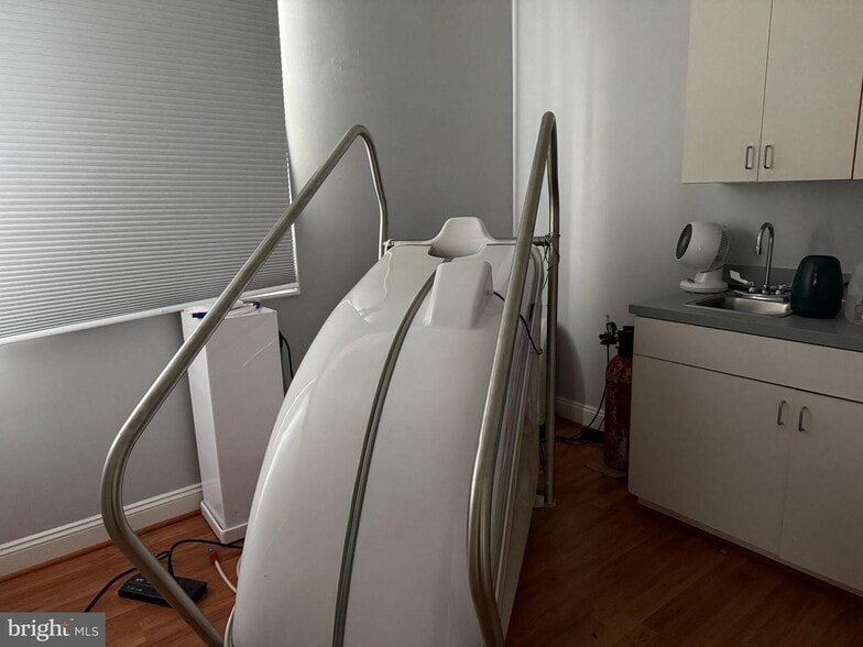 More Photos Of 225 Town Square Dr, Lusby Medical For Lease