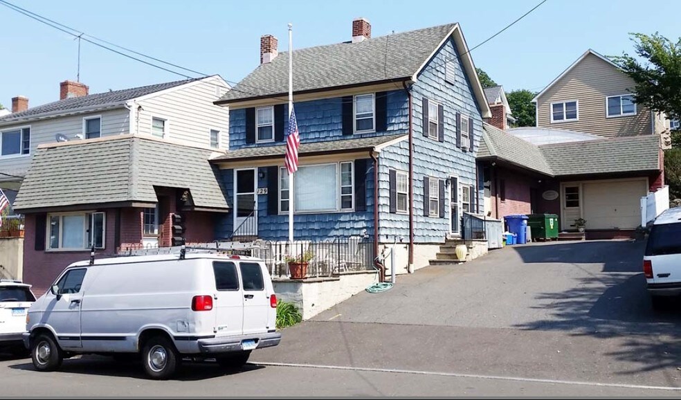 More Photos Of 129 N Water St, Greenwich Warehouse For Lease