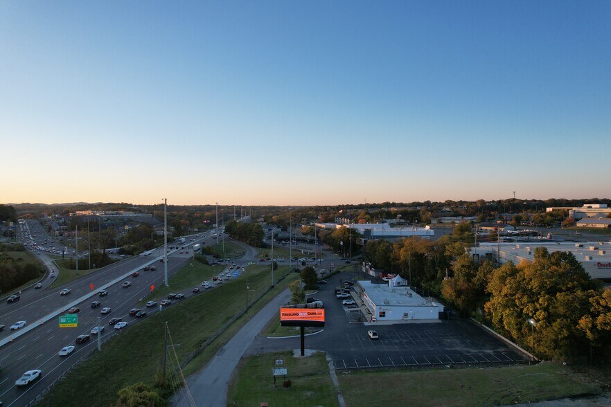 More Photos Of 504 Collins Park Dr, Antioch Freestanding For Sale