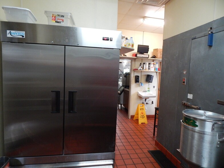 More Photos Of 180 Lumber City Hwy, Hazlehurst Restaurant For Sale