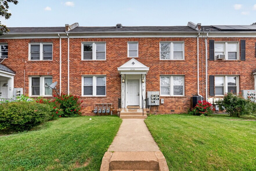 More Photos Of 1908 M St NE, Washington Apartments For Sale