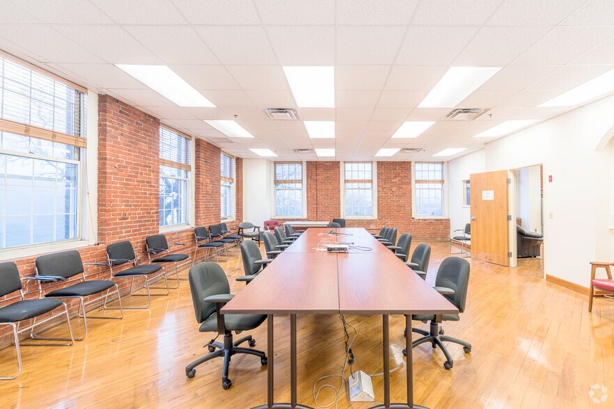 More Photos Of 10 Admiral St, Providence Office For Lease
