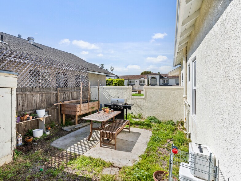 More Photos Of 424 S Pacific Coast Hwy, Redondo Beach Storefront Retail Residential For Lease