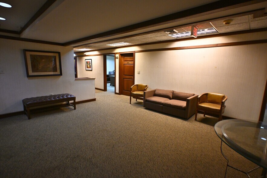More Photos Of 2650 Biscayne Blvd, Miami Office For Lease