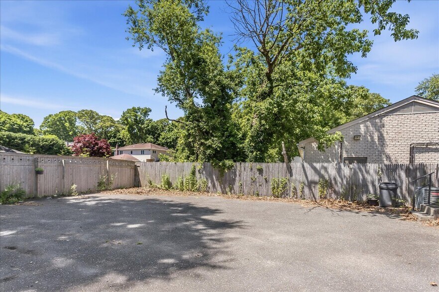 More Photos Of 774 Townline Rd, Hauppauge Research And Development For Sale