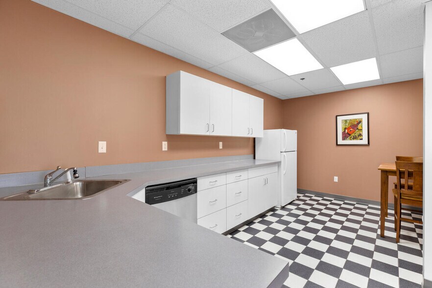 More Photos Of 30 Ray Ave, Burlington Light Distribution For Lease