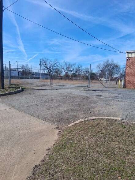 More Photos Of 4453 Broadway, Macon-Bibb Distribution For Lease