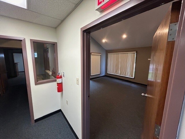More Photos Of 38 S Burnett Rd, Springfield Office For Sale