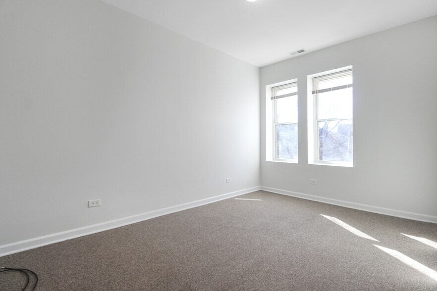 More Photos Of 6731 S Chappel Ave, Chicago Apartments For Sale