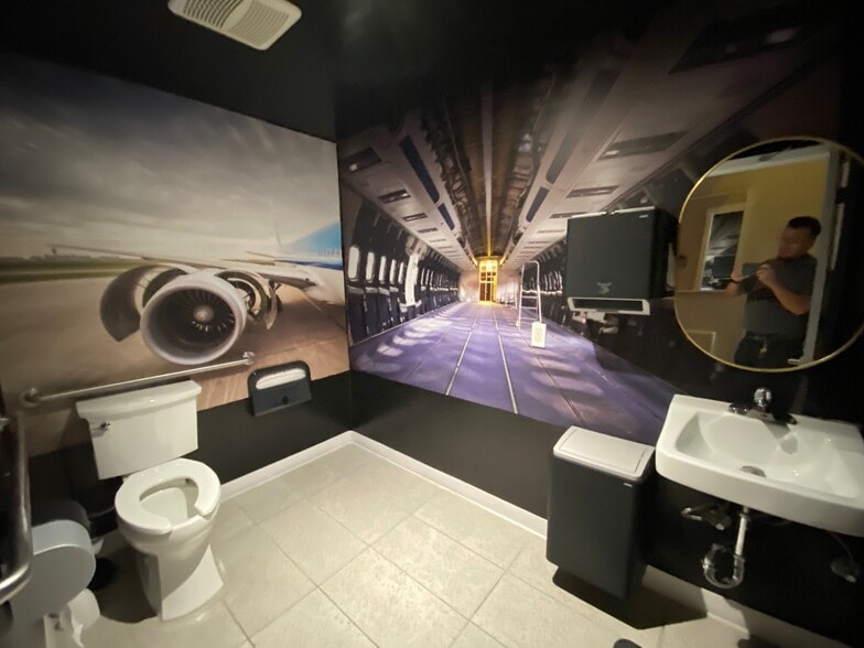 More Photos Of 7459 Melrose Ave, Los Angeles Restaurant For Lease