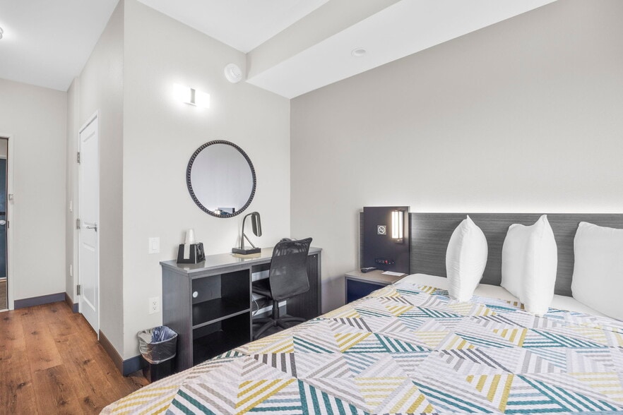 More Photos Of 2659 East Highland Avenue, Highland Hotel For Sale