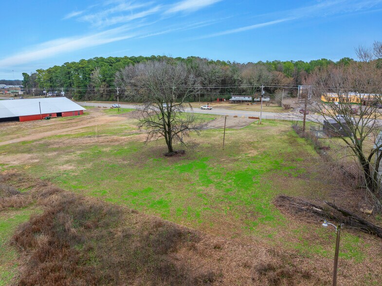 More Photos Of 605 NE Lincoln Rd, Idabel Industrial For Sale