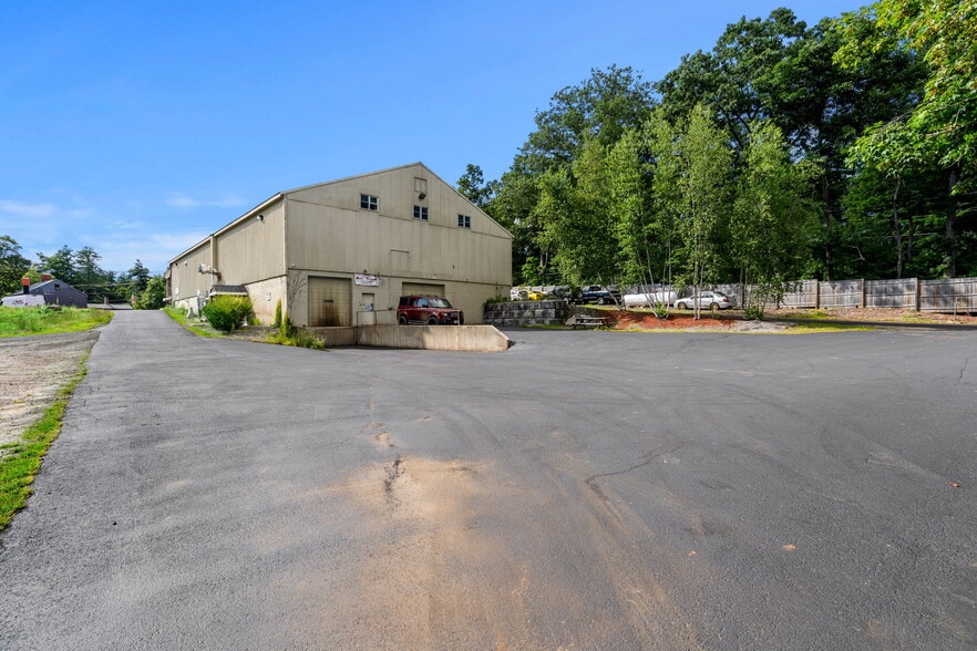 More Photos Of 313 Route 125, Brentwood Light Distribution For Lease