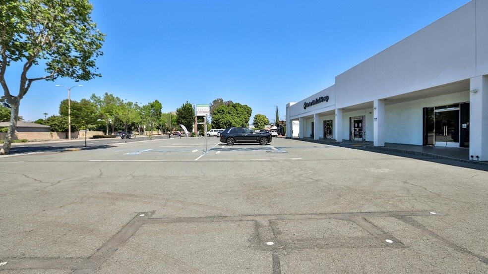More Photos Of 12372 Garden Grove Blvd, Garden Grove Office For Sale