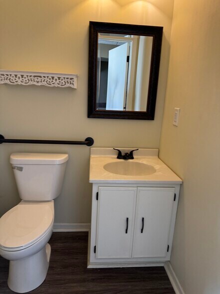 More Photos Of 1112 E Railroad St, Sandwich Office For Sale