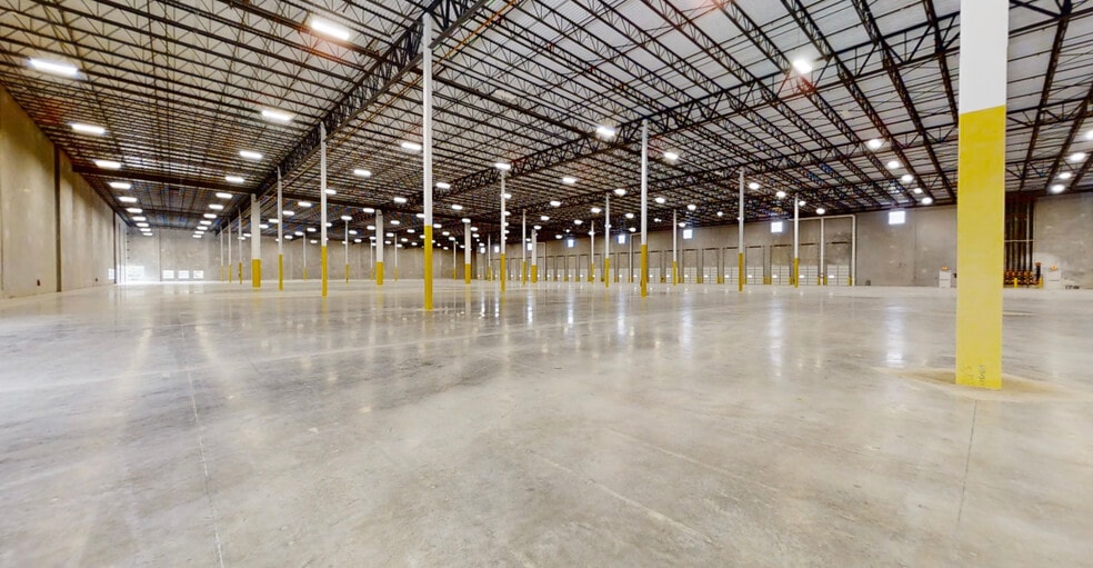 More Photos Of 15791 Corporate Cir, Jupiter Distribution For Lease