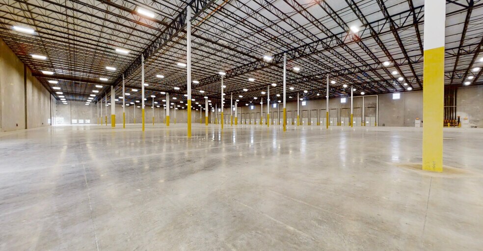 More Photos Of 15791 Corporate Cir, Jupiter Distribution For Sale