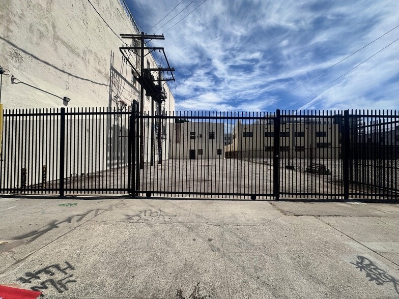 More Photos Of 1327 S Olive St, Los Angeles Specialty For Lease