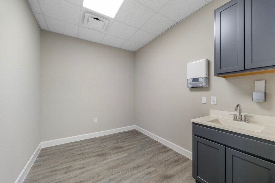More Photos Of 3129 Kingsley Dr, Pearland Medical For Lease