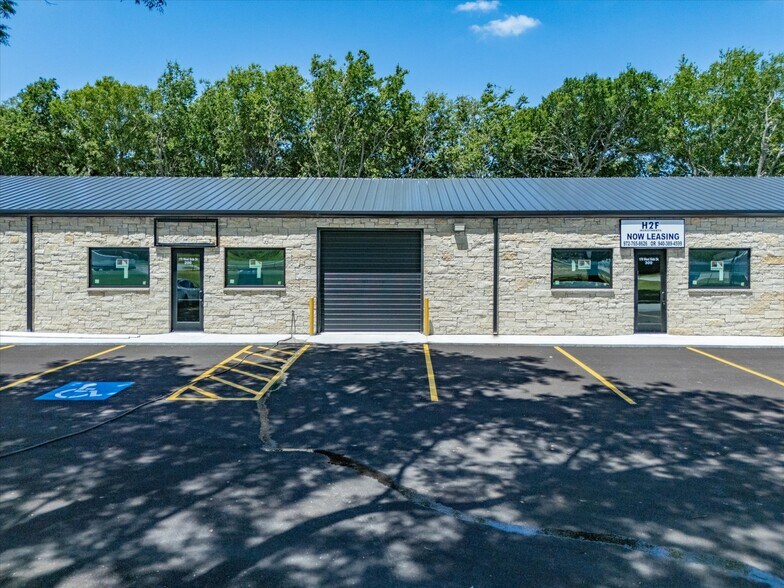 More Photos Of 200-225 West Side Dr, Decatur Light Distribution For Lease