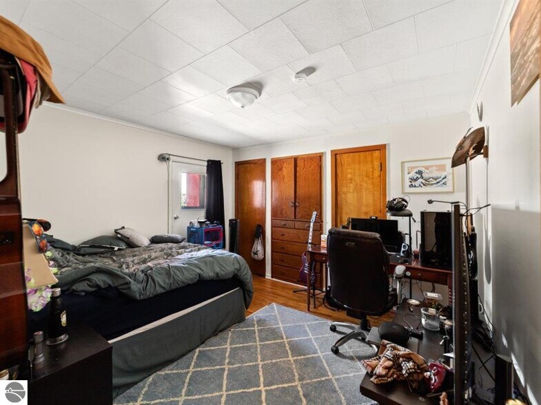 More Photos Of 180 S Benzie Blvd, Beulah Storefront Retail Office For Sale